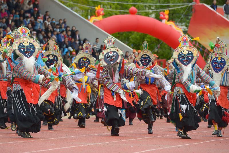 克服空旷高原音响设备难题，第十七届珠峰文化旅游节大获成功